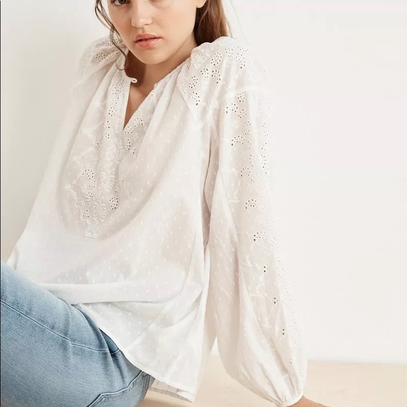 Velvet by Graham & Spencer Tops - Velvet by Graham and Spencer Eyelet Top Size XS